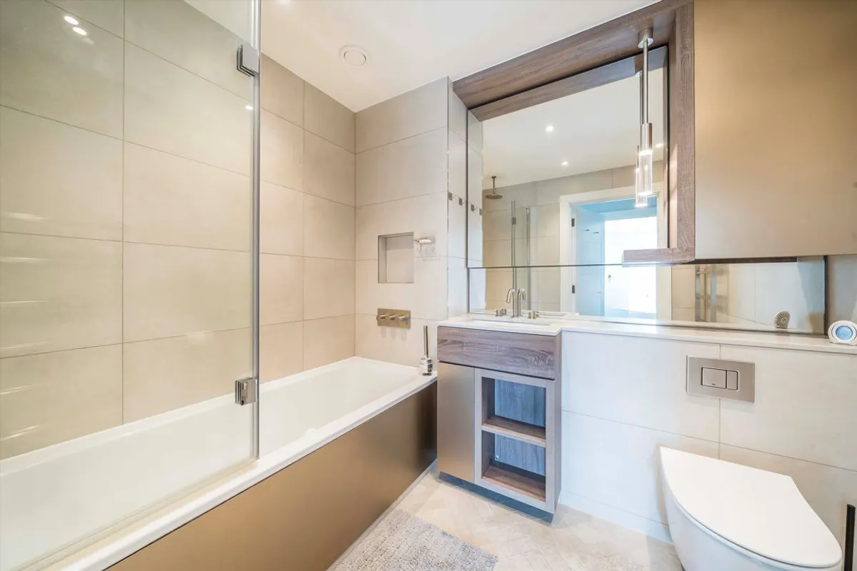 Flat Seven Kings Way in Greater London