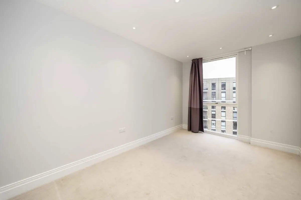 Flat Seven Kings Way in Greater London