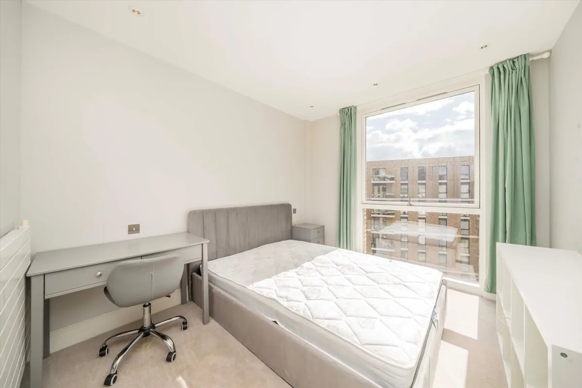 Flat Seven Kings Way in Greater London