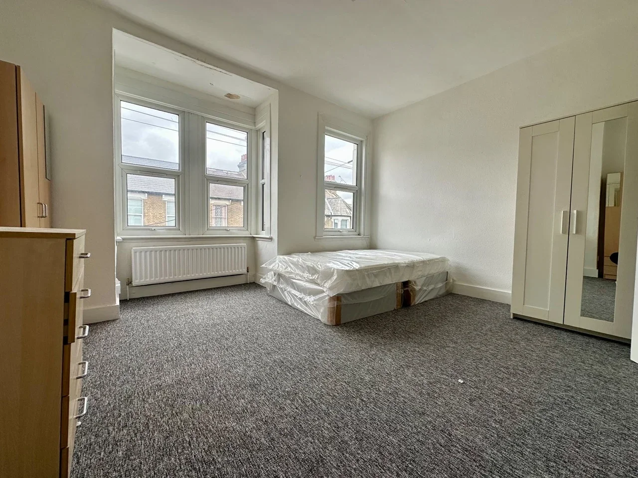 Flat Winchelsea Road in Greater London