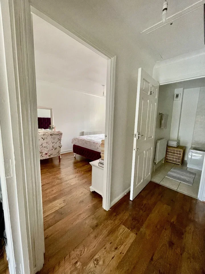 Flat Tudor Road in Greater London
