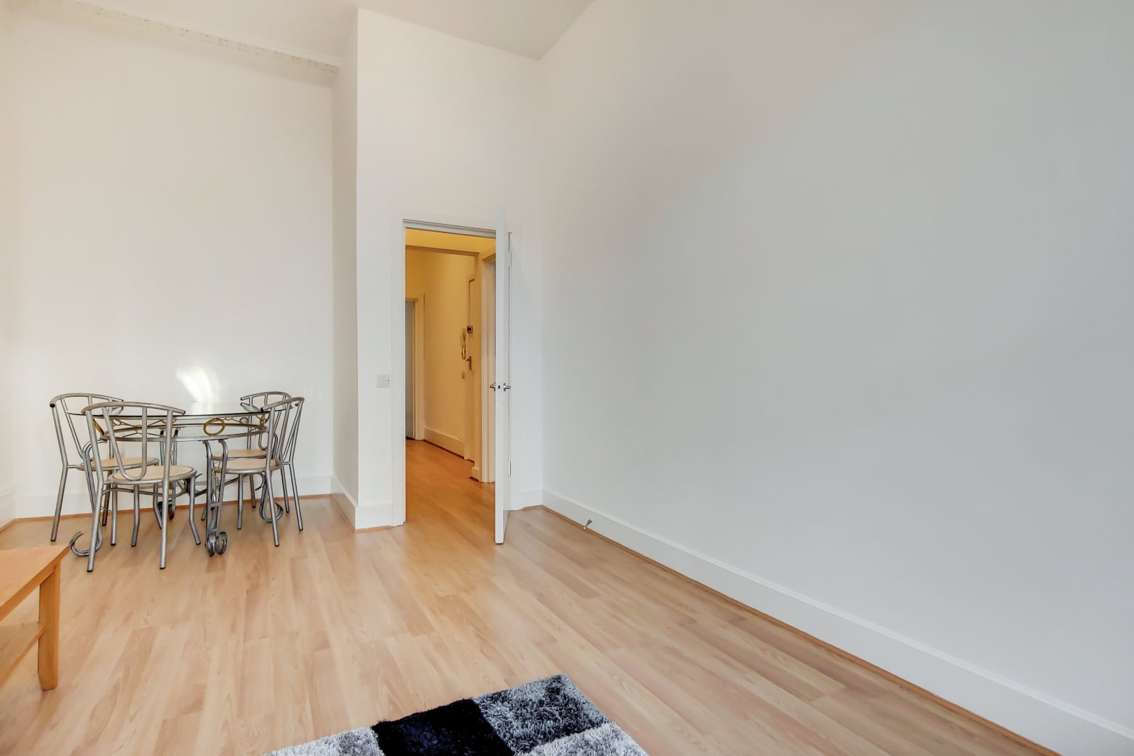 Flat Trebovir Road in Greater London