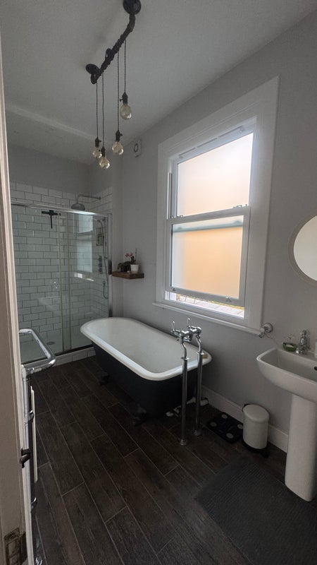 Room Beatrice Avenue in Greater London