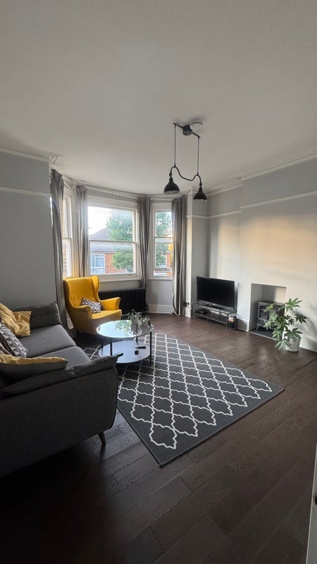 Room Beatrice Avenue in Greater London