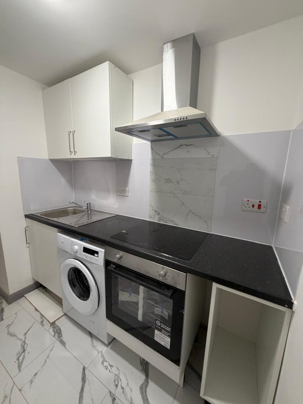 Flat Spackmans Way in Slough