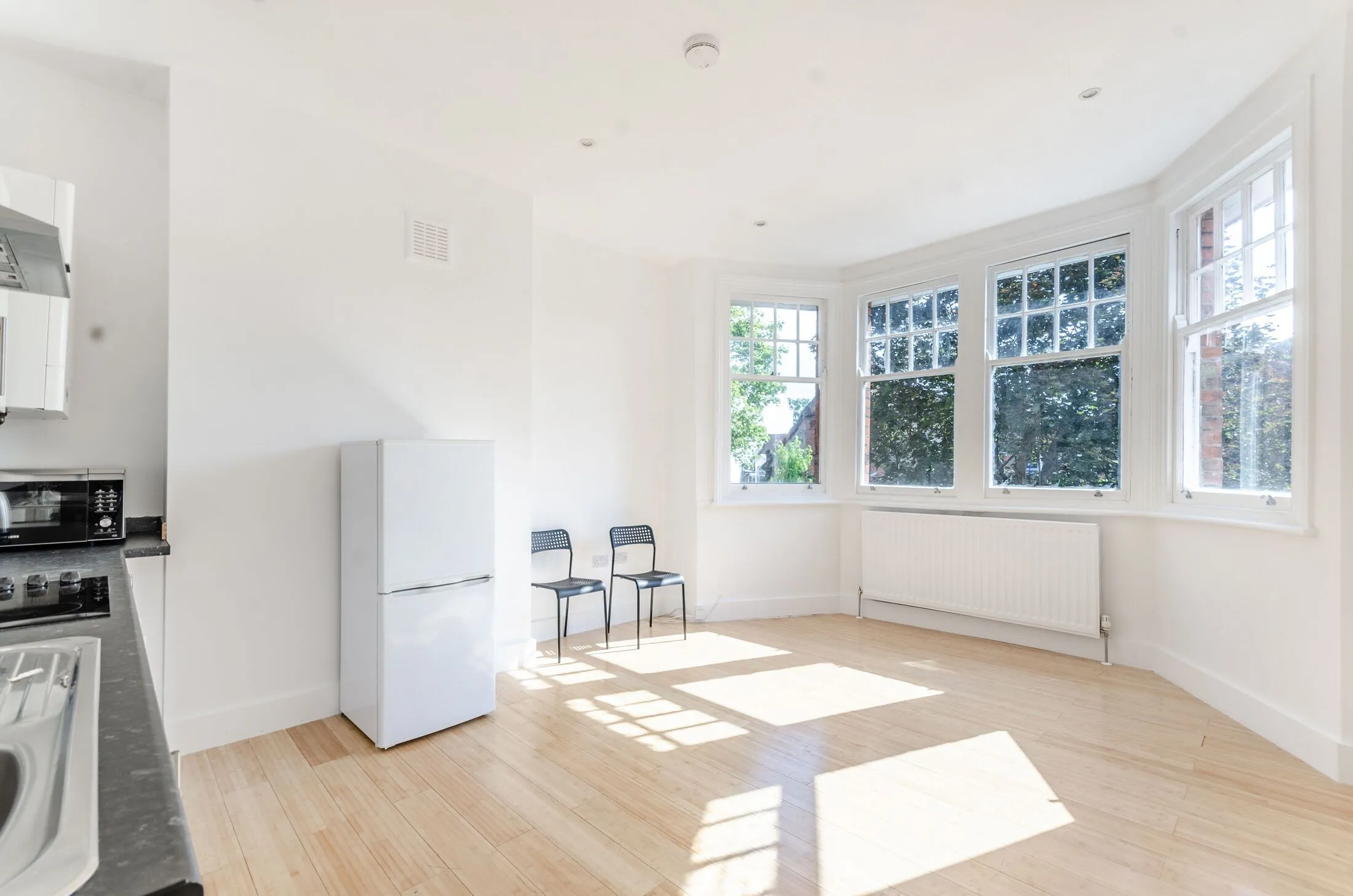 Flat Riggindale Road in Greater London
