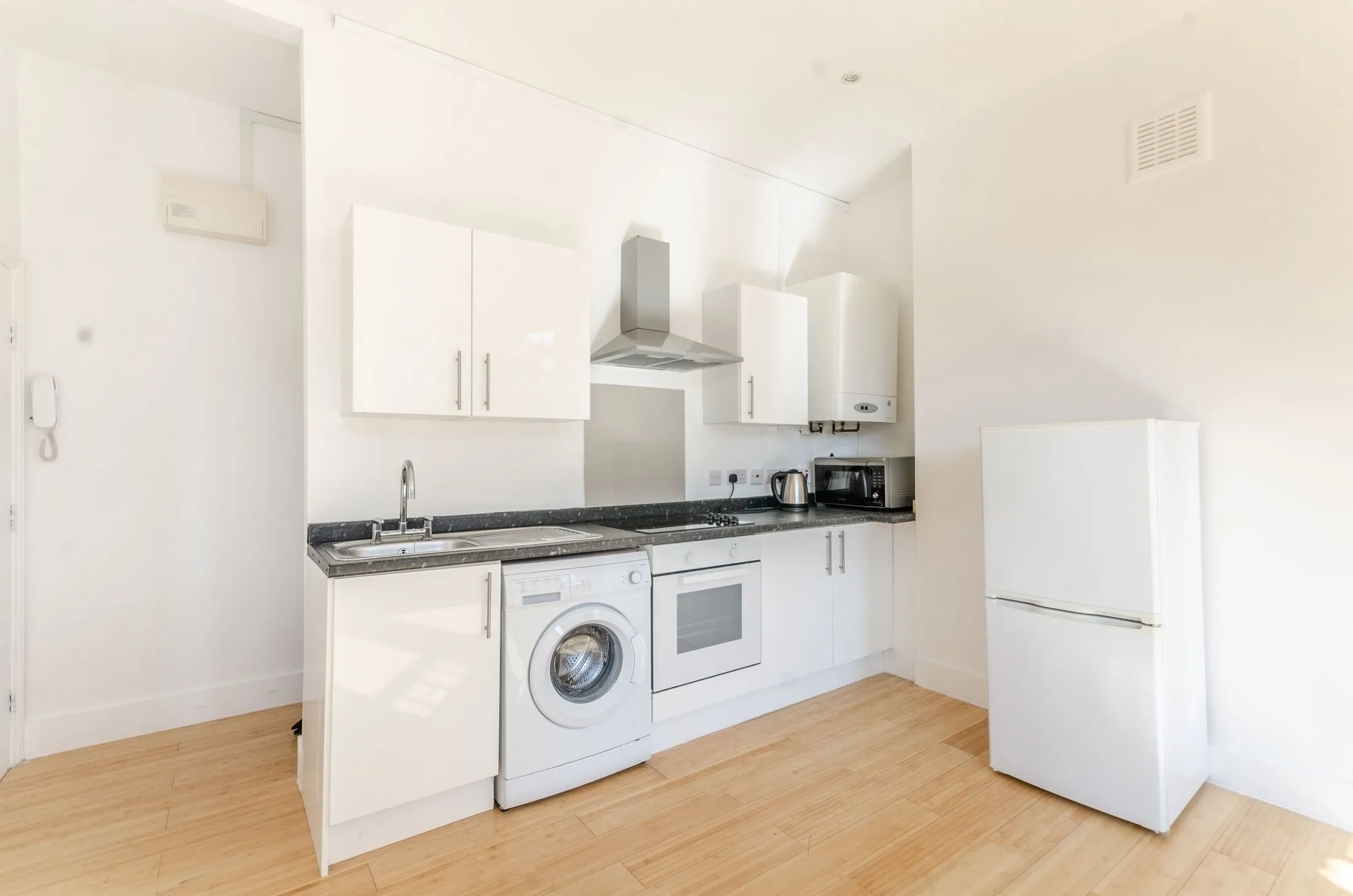 Flat Riggindale Road in Greater London