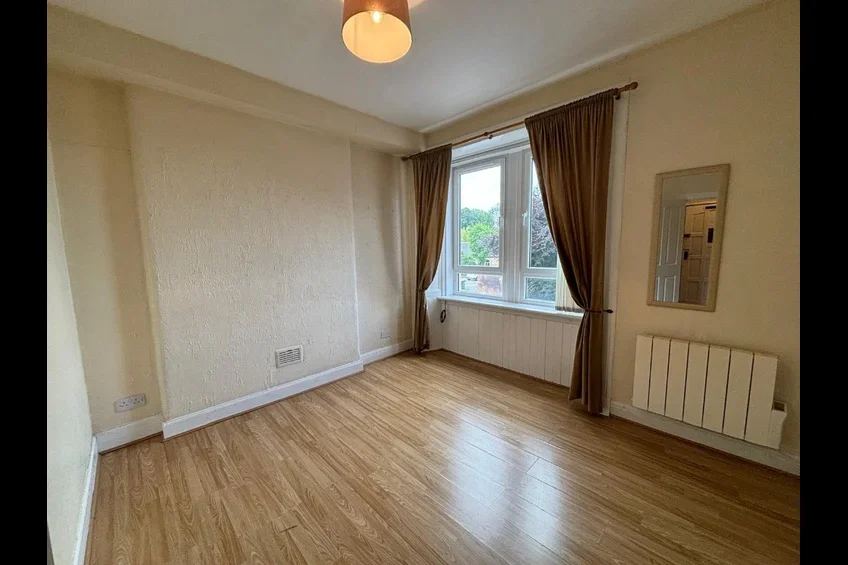 Flat Neilston Road in Paisley