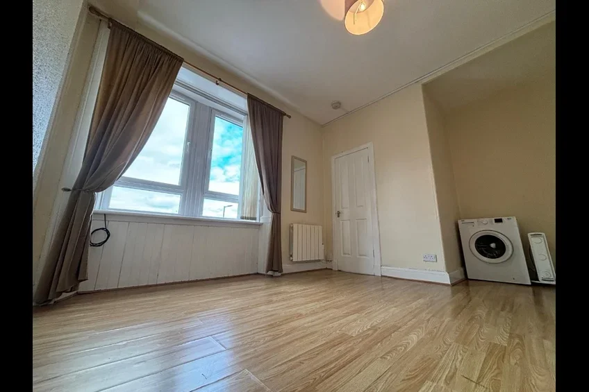 Flat Neilston Road in Paisley