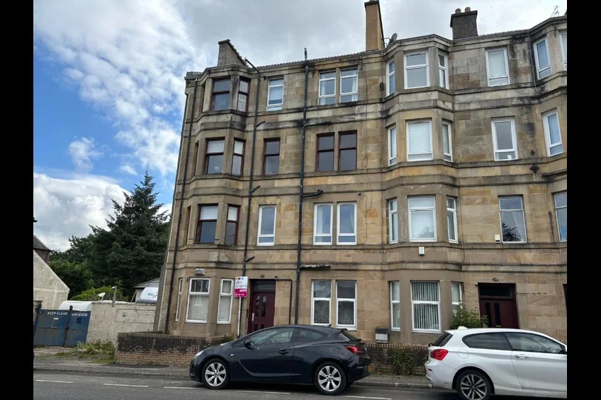 Flat Neilston Road in Paisley