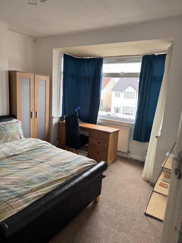 Room Sherwood Avenue in Greater London