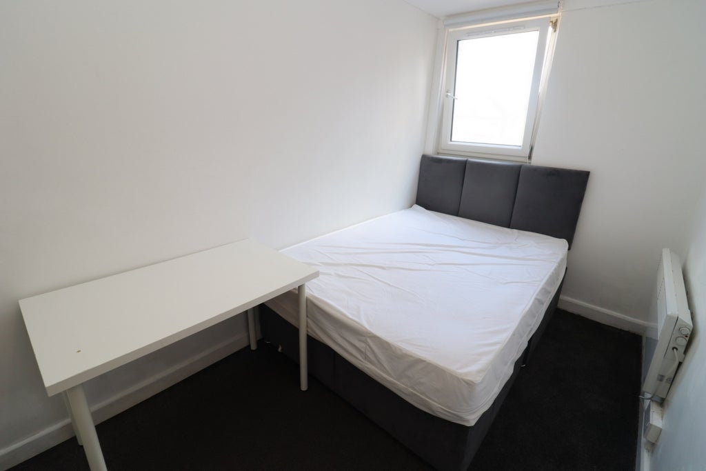 Room Globe Road in Greater London