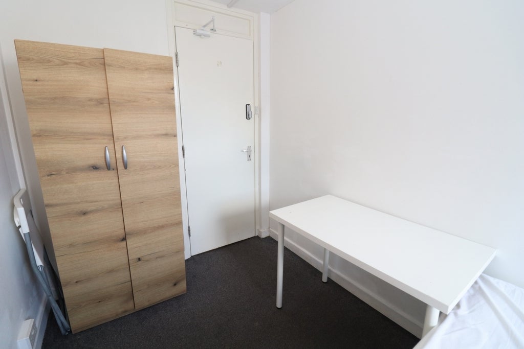 Room Globe Road in Greater London