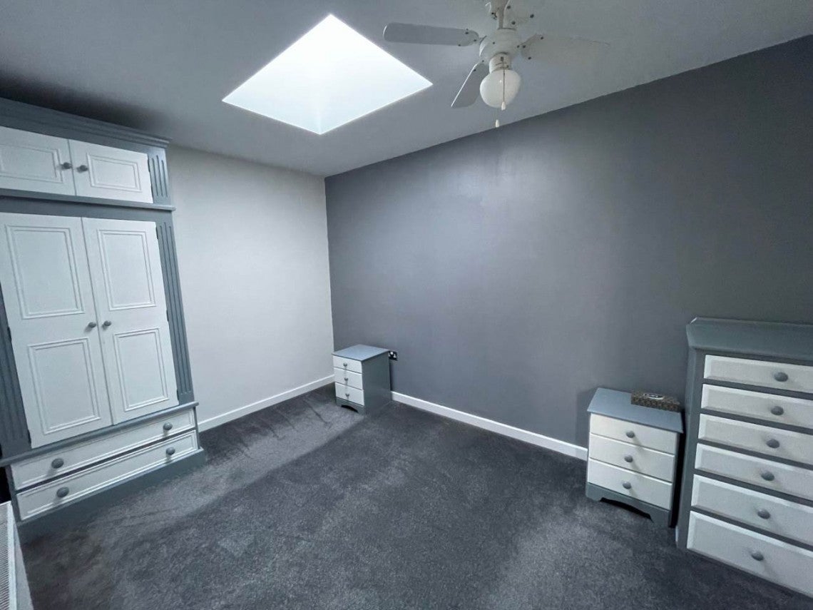 Flat Clifton Road in Weston-super-Mare