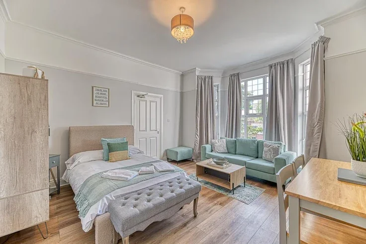 Flat Gladstone Road in Chester