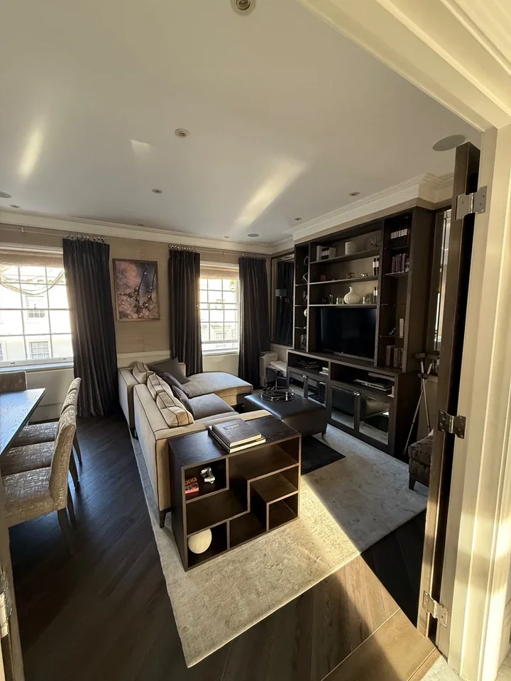 Flat Chesham Street in City of Westminster