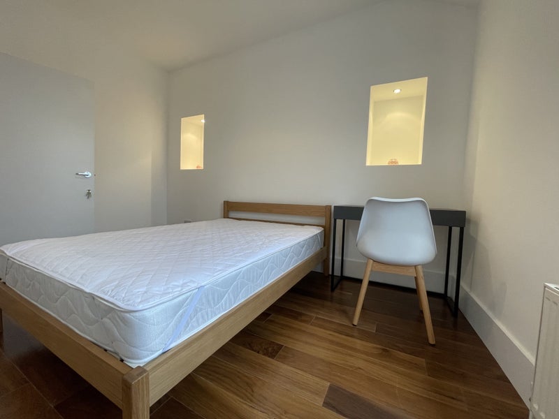 Room Upper Richmond Road in Greater London