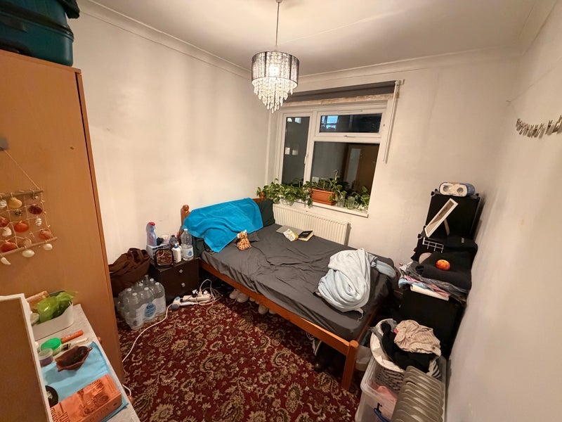 Room Woodall Close in Greater London