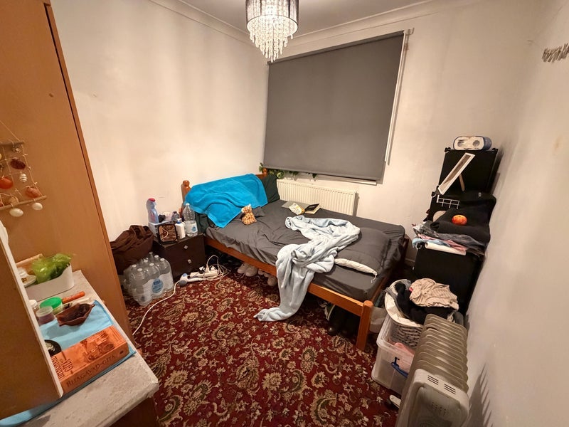 Room Woodall Close in Greater London