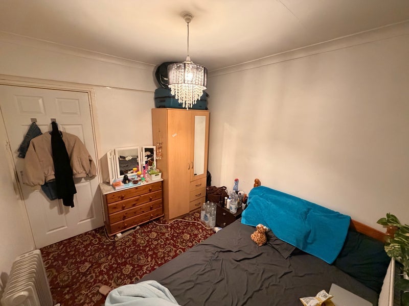 Room Woodall Close in Greater London