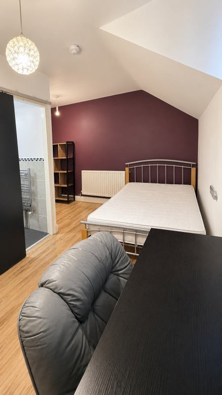 Room Bowers Avenue in Nottingham