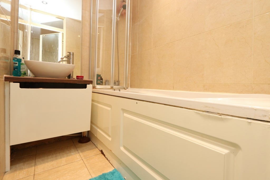 Room Globe Road in Greater London