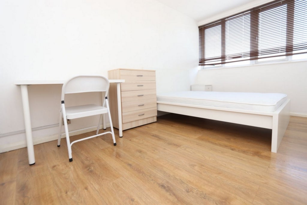 Room Globe Road in Greater London