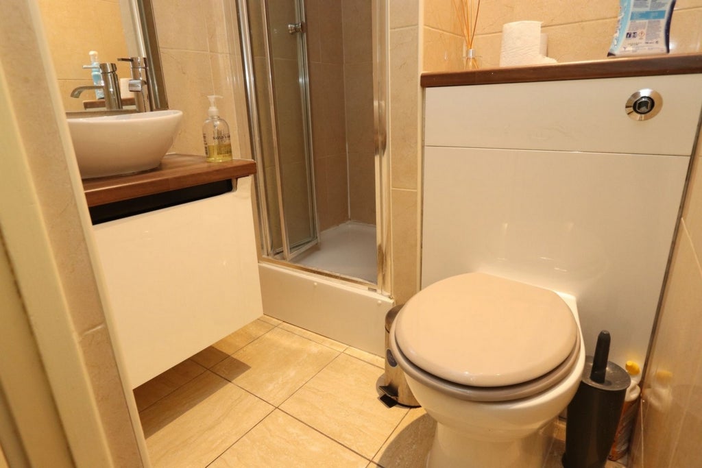 Room Globe Road in Greater London