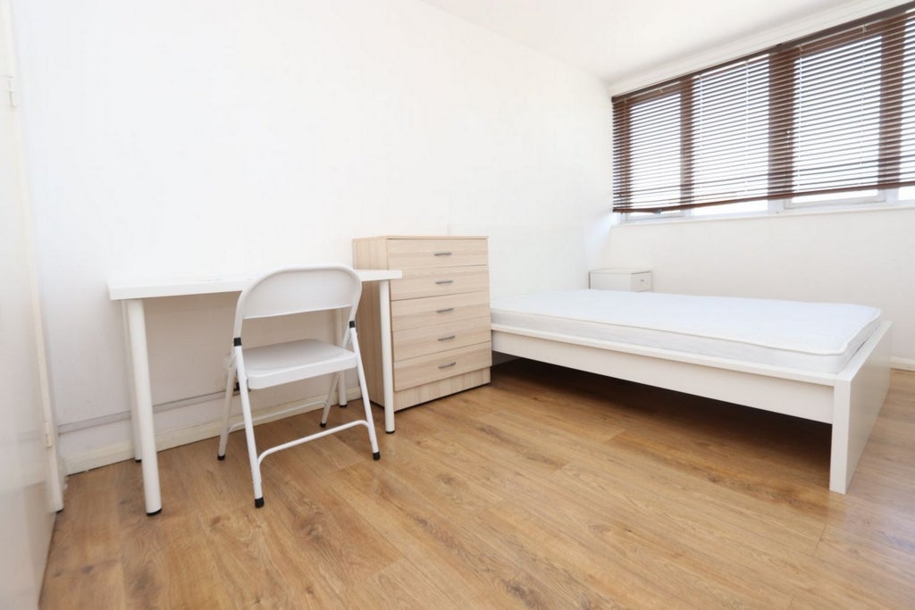 Room Globe Road in Greater London