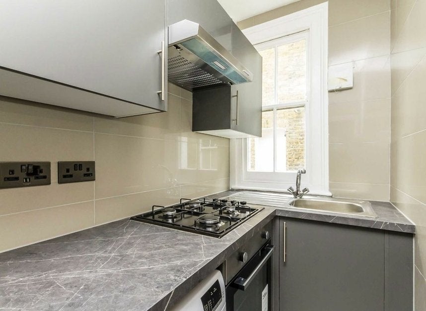 Flat Mirabel Road in Greater London