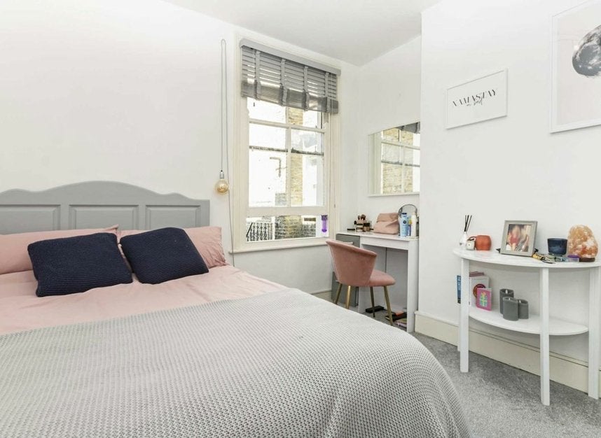 Flat Mirabel Road in Greater London