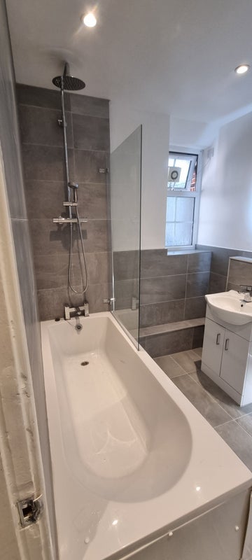 Room Albrighton Road in Greater London