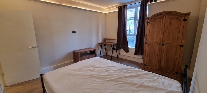 Room Albrighton Road in Greater London