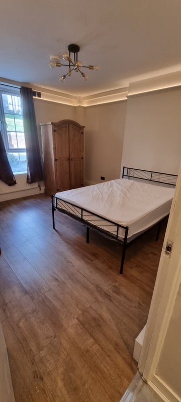 Room Albrighton Road in Greater London