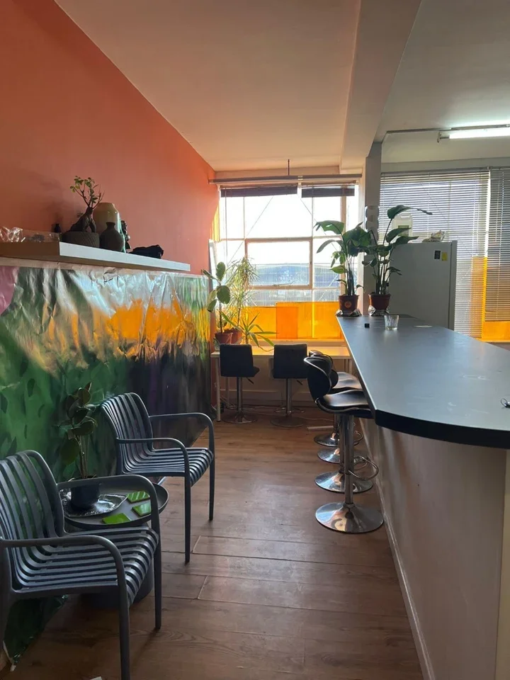 Room Shaftesbury Road in Greater London
