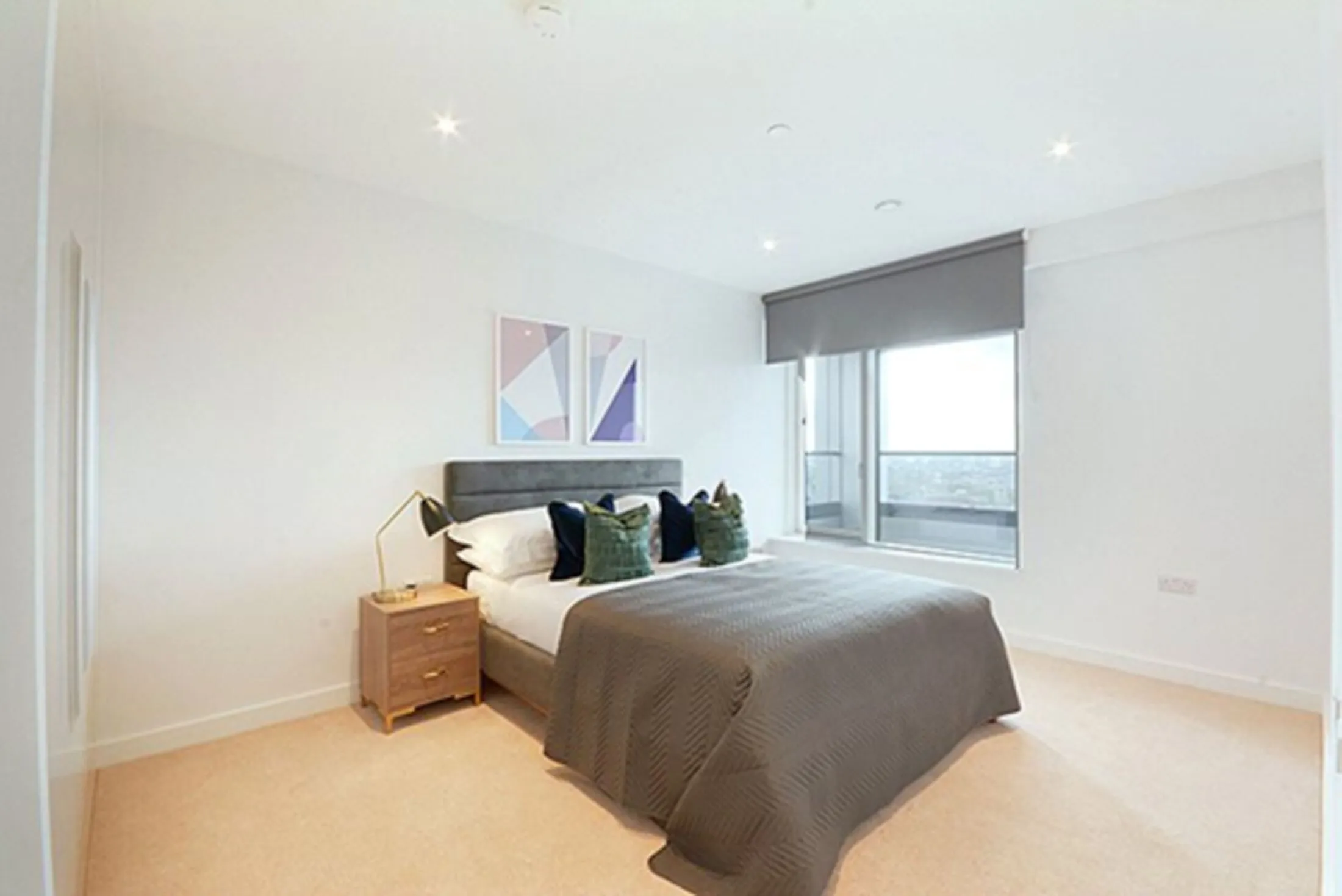 Flat Deacon Street in Greater London