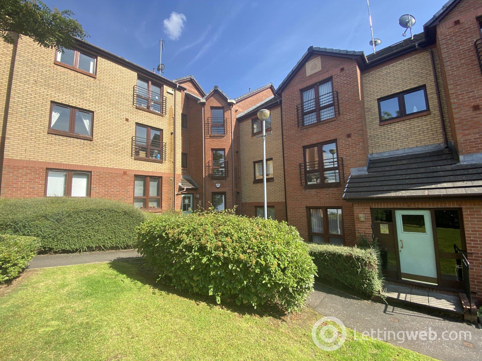 Flat Knightswood Court in Glasgow
