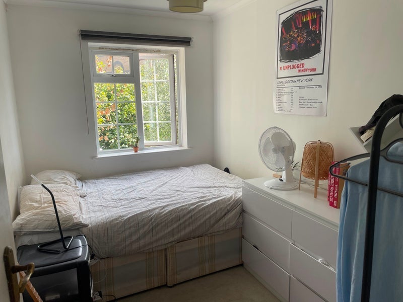 Room Chargrove Close in Greater London