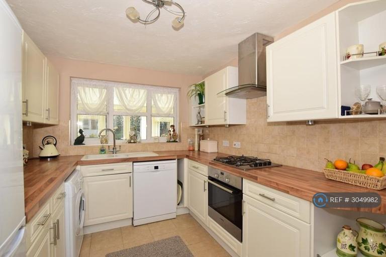 House Lockham Farm Avenue in Maidstone