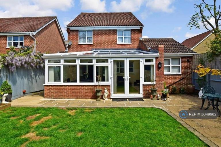 House Lockham Farm Avenue in Maidstone