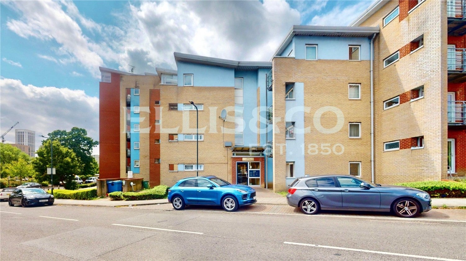 Flat Chalkhill Road in Greater London