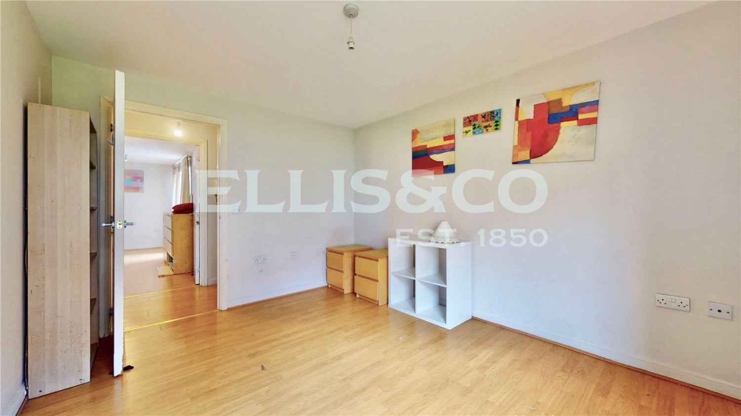 Flat Chalkhill Road in Greater London