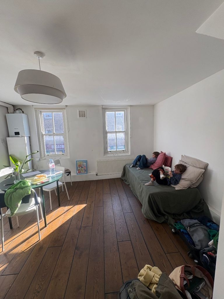 Flat Welshpool Street in Greater London
