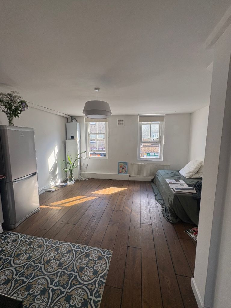 Flat Welshpool Street in Greater London