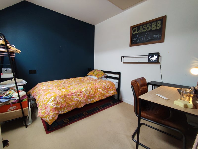 Room Forth Avenue in Portishead