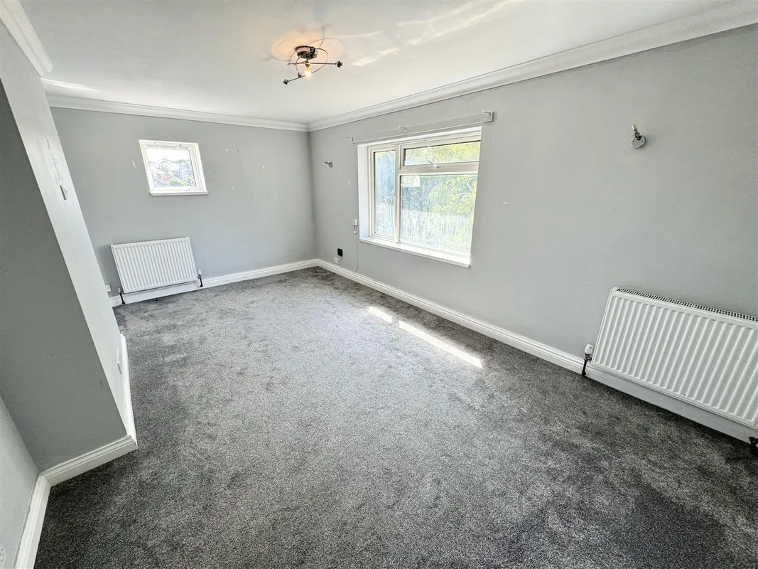 Flat Draper Road in Bournemouth