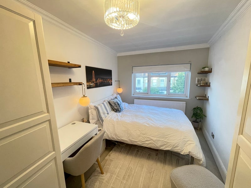 Room Scotts Road in Greater London