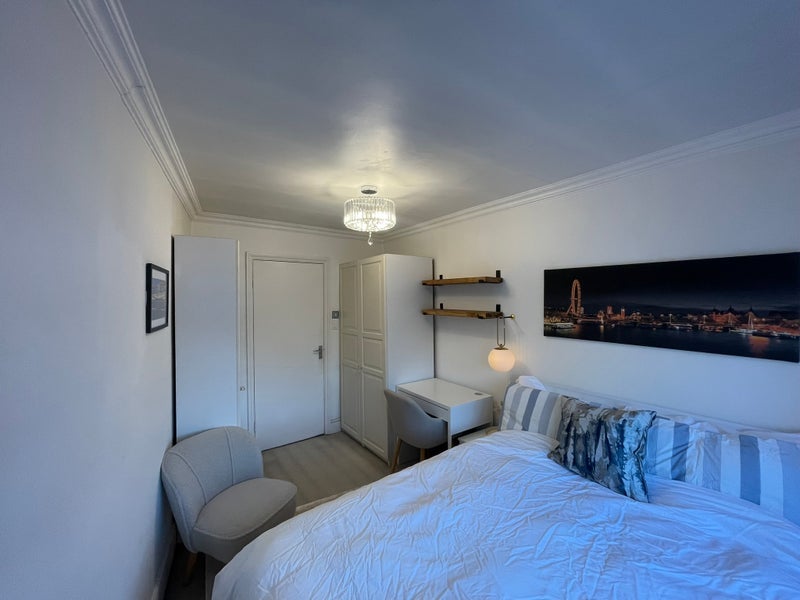 Room Scotts Road in Greater London
