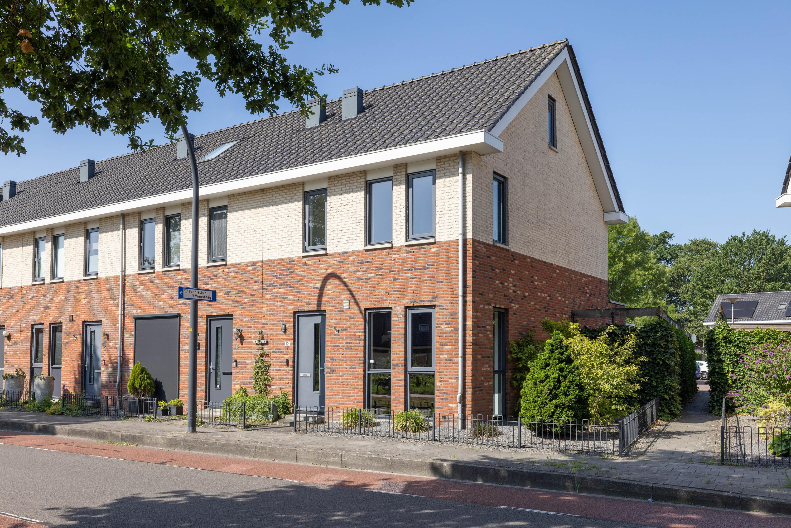 Huis Karel Appelstraat 12 in Hengelo