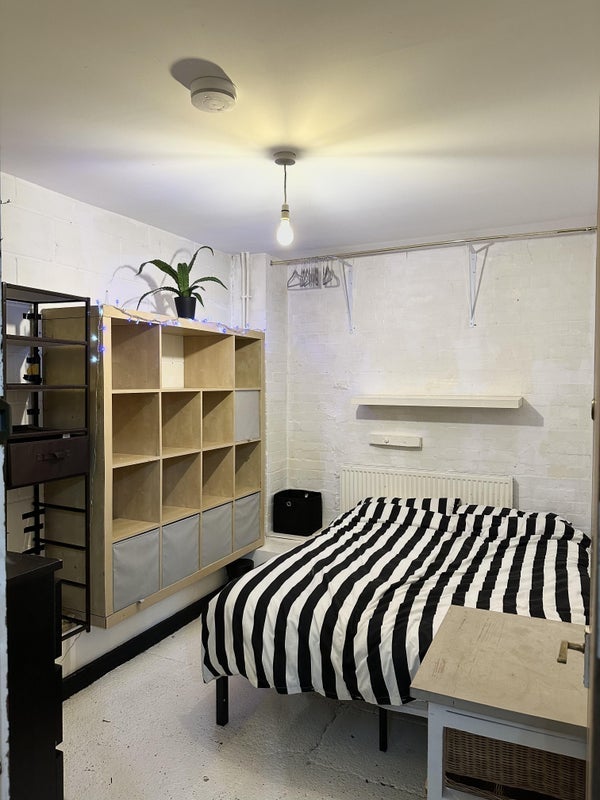 Room Dace Road in Greater London